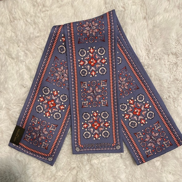 New Authentic Louis Vuitton Bandeau❗️ - Picture 1 of 4